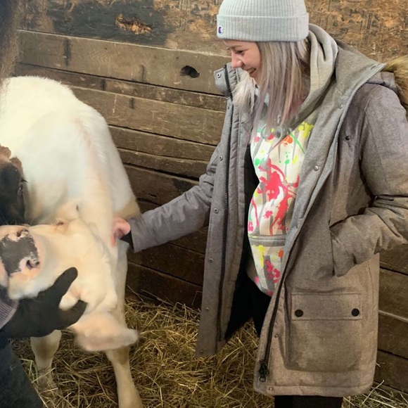 Meet your Posher, Alyssa - Picture 1 of 1